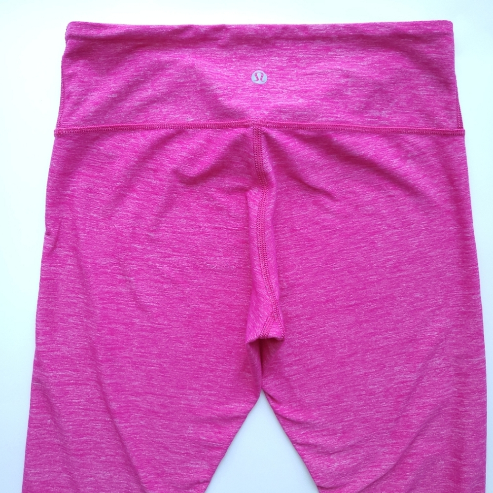🍋Like New Lululemon Wunder Under Crop II - Picture 9 of 12